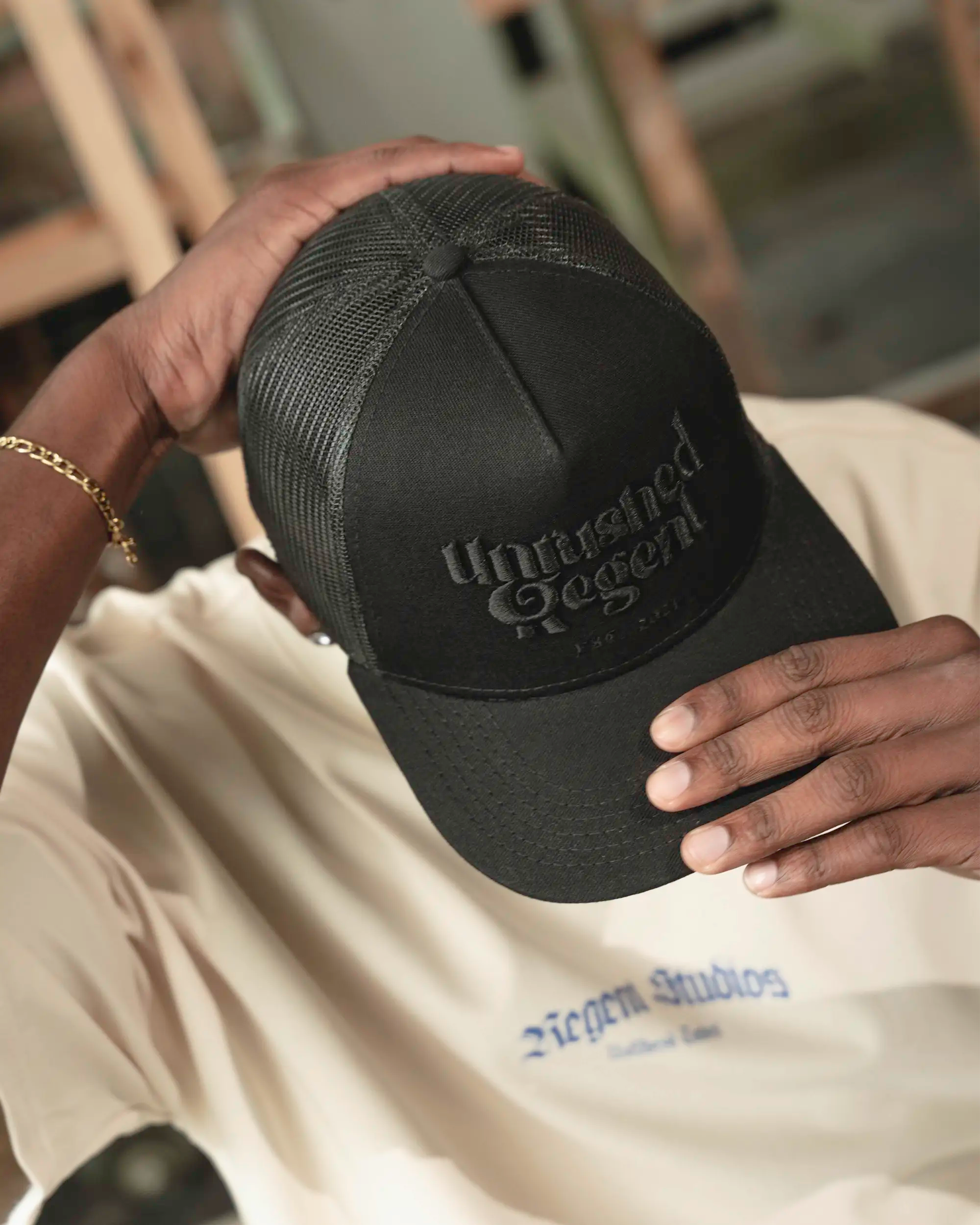 REGENT TRUCKER HAT NEGRO