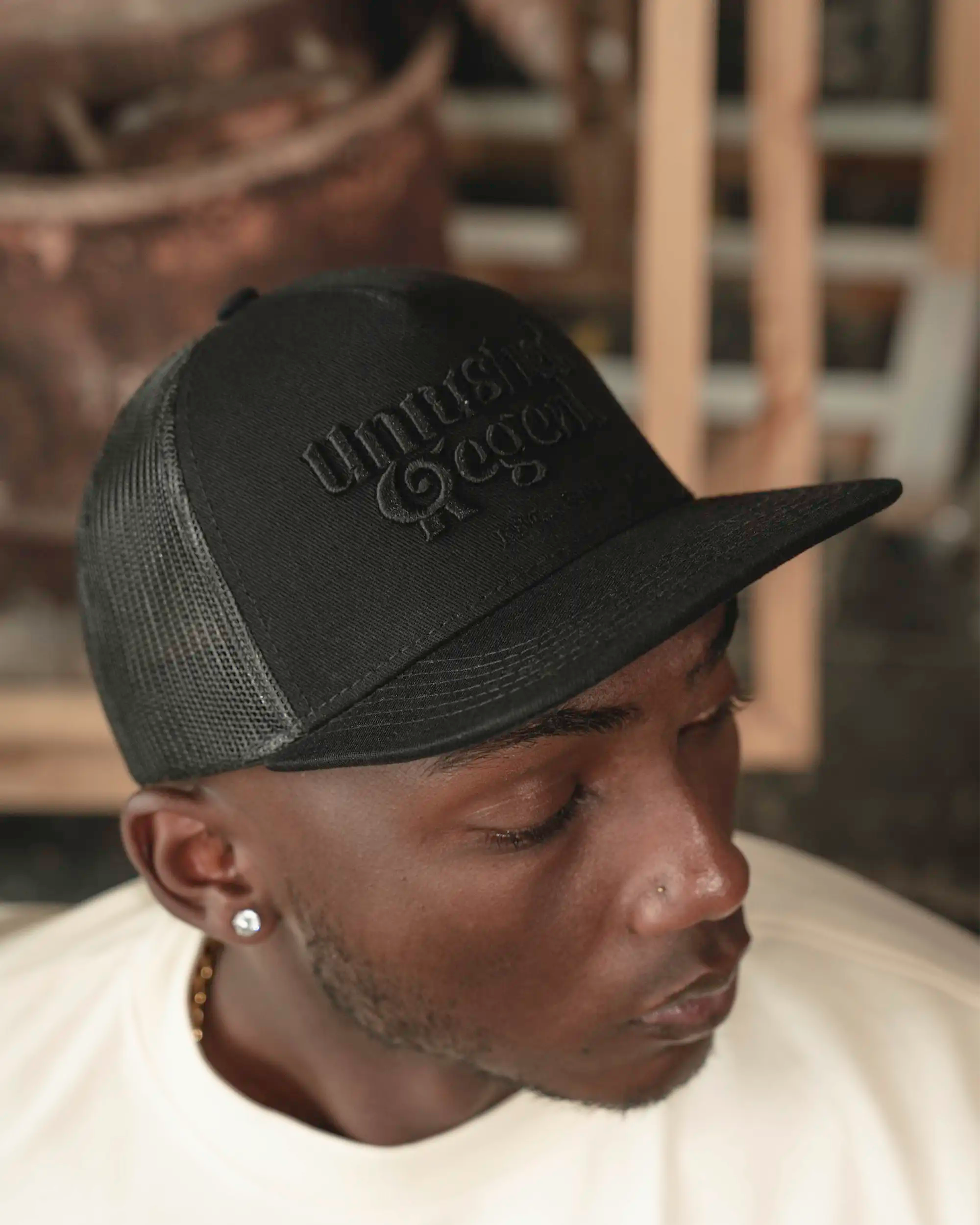 REGENT TRUCKER HAT NEGRO